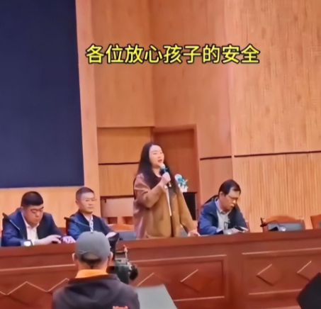 副校长满脸笑容网友扒出校训耐人寻味麻将胡了游戏长丰学校臭肉事件后续！(图3)